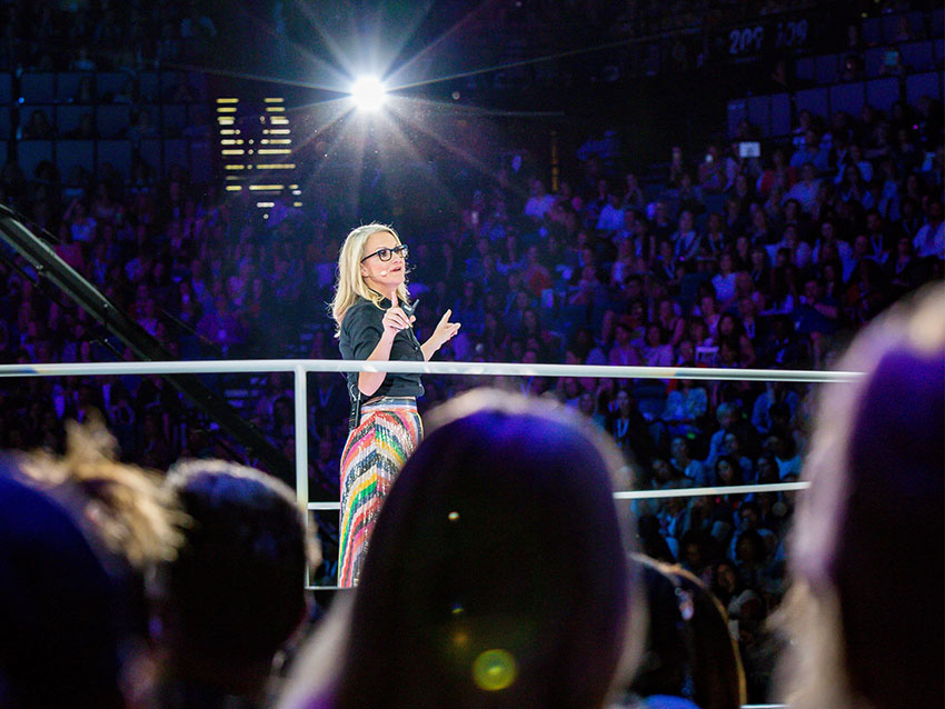 Mel Robbins making a speech for a crowd