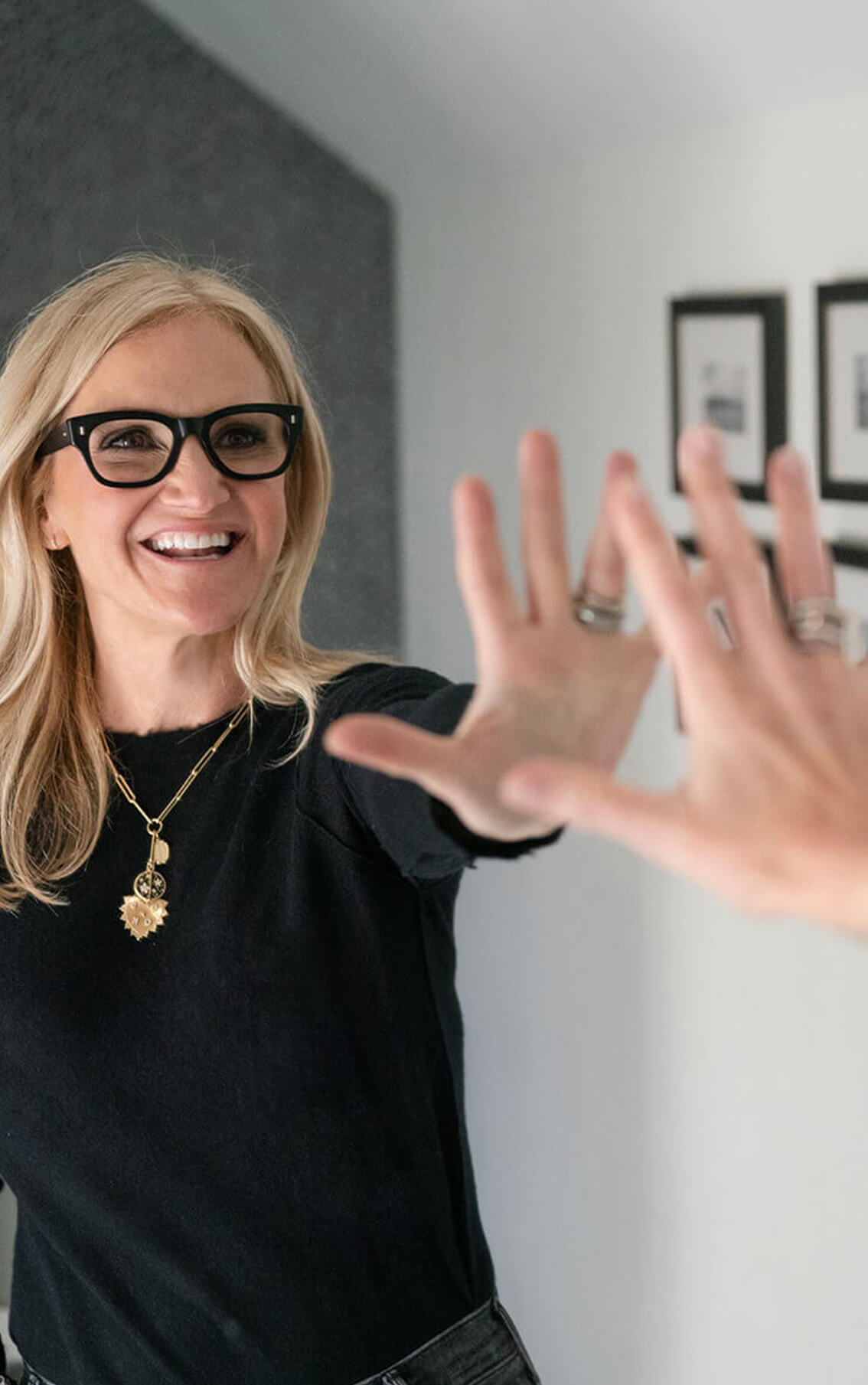 Mel Robbins High Five Challenge